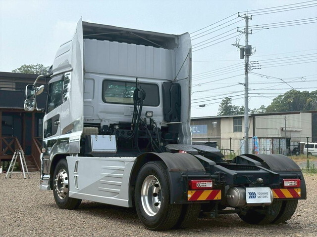 UDトラックスクオントレーラーヘッド（トラクターヘッド）大型（10t）[写真02]