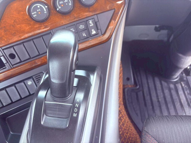 UDトラックスクオントレーラーヘッド（トラクターヘッド）大型（10t）[写真20]