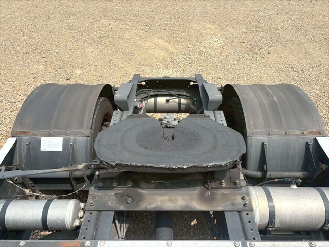 UDトラックスクオントレーラーヘッド（トラクターヘッド）大型（10t）[写真07]