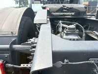 UDトラックスクオントレーラーヘッド（トラクターヘッド）大型（10t）[写真09]