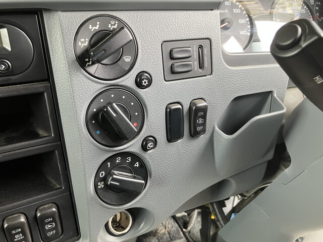 三菱ふそうファイタークレーン5段中型（4t）[写真36]