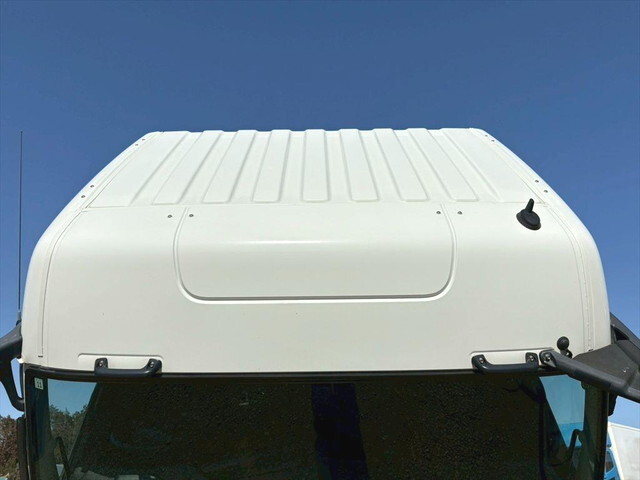 三菱ふそうスーパーグレートコンテナ専用車大型（10t）[写真10]