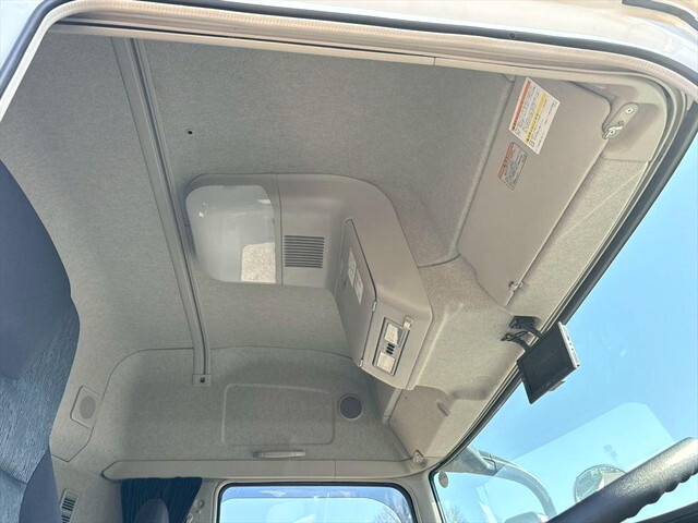 三菱ふそうスーパーグレートコンテナ専用車大型（10t）[写真12]