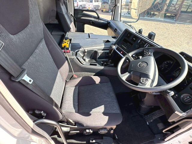 三菱ふそうスーパーグレートコンテナ専用車大型（10t）[写真13]