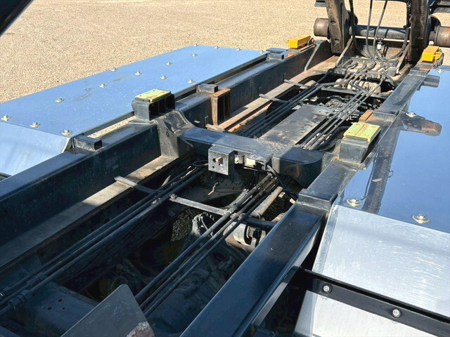 三菱ふそうスーパーグレートコンテナ専用車大型（10t）[写真15]