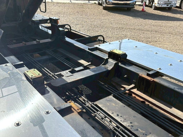 三菱ふそうスーパーグレートコンテナ専用車大型（10t）[写真17]