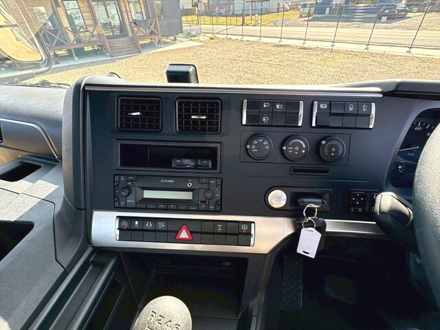 三菱ふそうスーパーグレートコンテナ専用車大型（10t）[写真21]