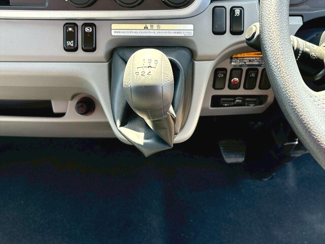 三菱ふそうキャンタークレーン4段小型（2t・3t）[写真17]