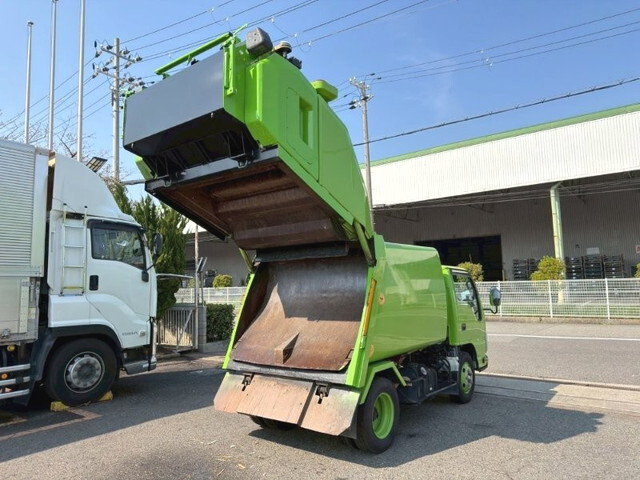 いすゞエルフパッカー車（塵芥車）小型（2t・3t）[写真04]