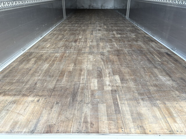 UDトラックスクオンアルミウイング大型（10t）[写真10]