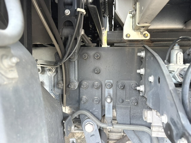 UDトラックスクオンアルミウイング大型（10t）[写真15]