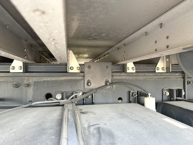 UDトラックスクオンアルミウイング大型（10t）[写真16]