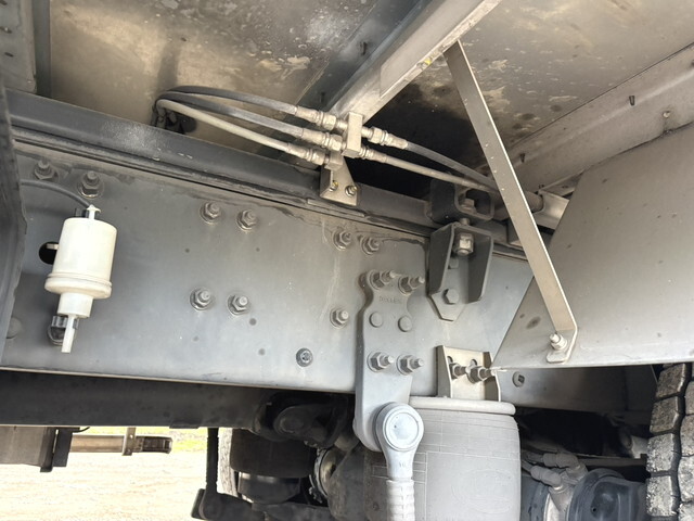 UDトラックスクオンアルミウイング大型（10t）[写真17]