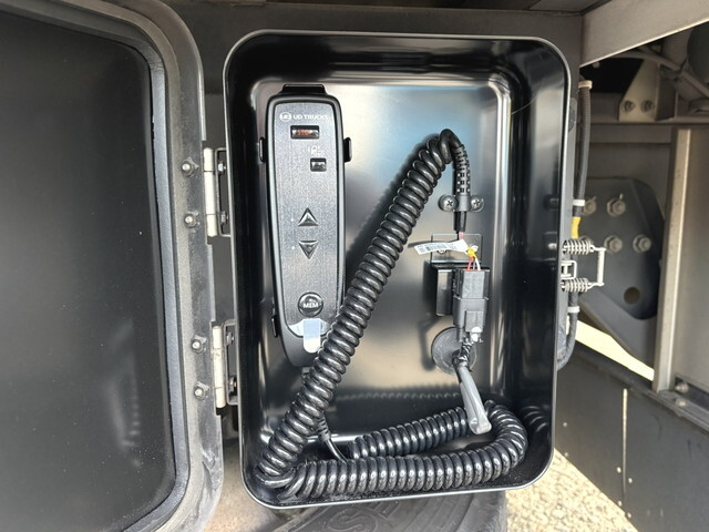 UDトラックスクオンアルミウイング大型（10t）[写真21]