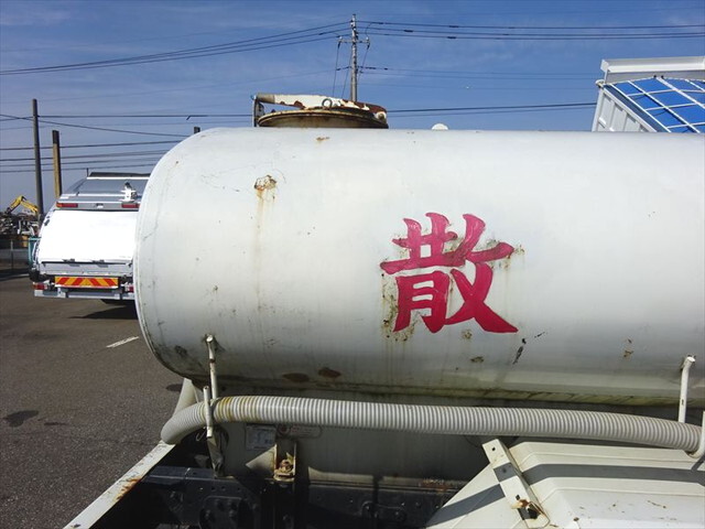 いすゞエルフ散水車小型（2t・3t）[写真10]