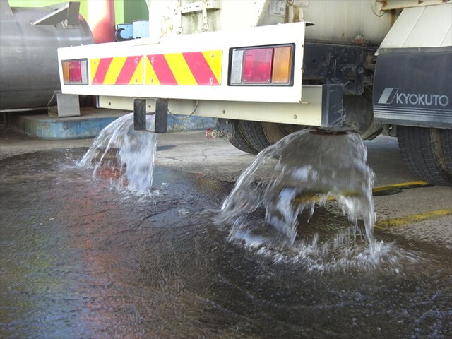 いすゞエルフ散水車小型（2t・3t）[写真37]