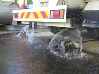 いすゞエルフ散水車小型（2t・3t）[写真38]