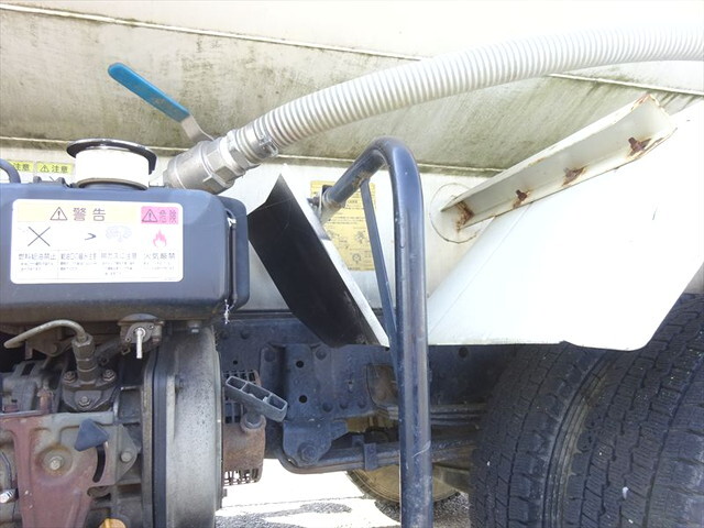 いすゞエルフ散水車小型（2t・3t）[写真04]