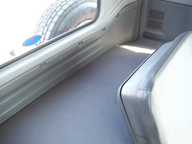 いすゞフォワードコンテナ専用車中型（4t）[写真12]