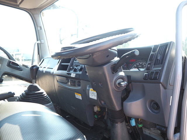 いすゞフォワードコンテナ専用車中型（4t）[写真17]