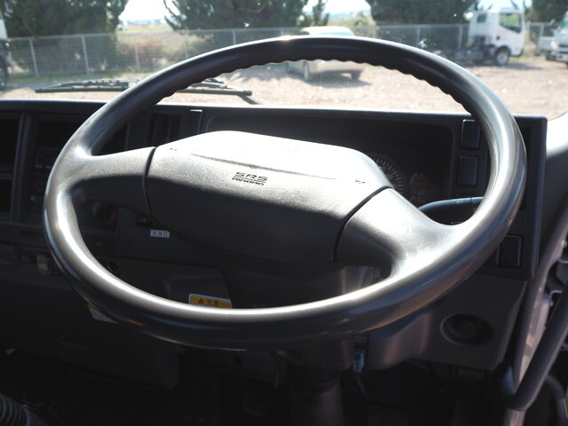 いすゞフォワードコンテナ専用車中型（4t）[写真18]