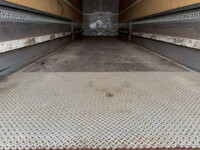 いすゞギガアルミウイング大型（10t）[写真11]