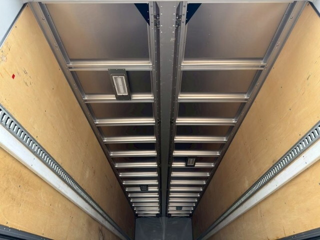 いすゞギガアルミウイング大型（10t）[写真11]