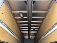 いすゞギガアルミウイング大型（10t）[写真12]