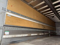 いすゞギガアルミウイング大型（10t）[写真13]