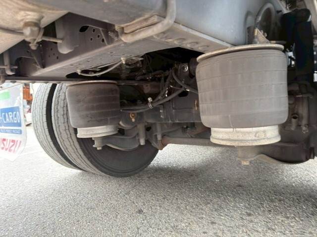 いすゞギガアルミウイング大型（10t）[写真15]