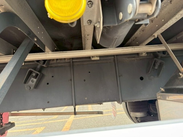 いすゞギガアルミウイング大型（10t）[写真16]