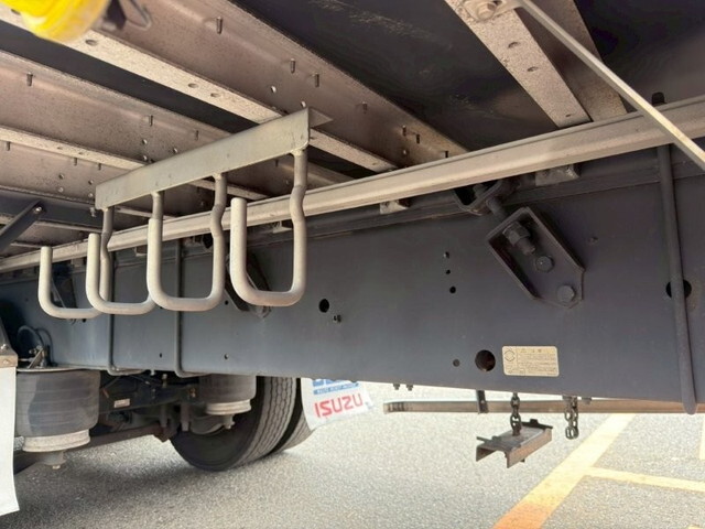 いすゞギガアルミウイング大型（10t）[写真17]