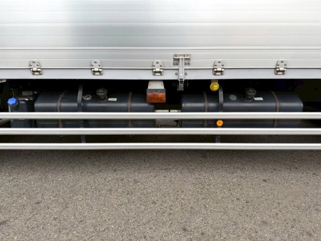 いすゞギガアルミウイング大型（10t）[写真18]