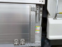 いすゞギガアルミウイング大型（10t）[写真21]