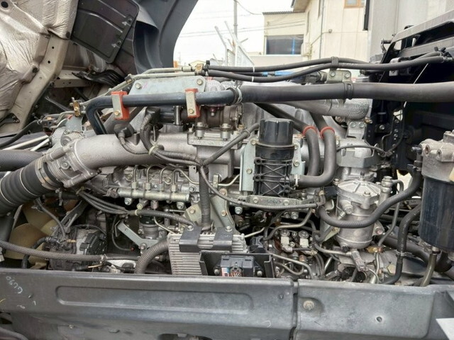 いすゞギガアルミウイング大型（10t）[写真22]