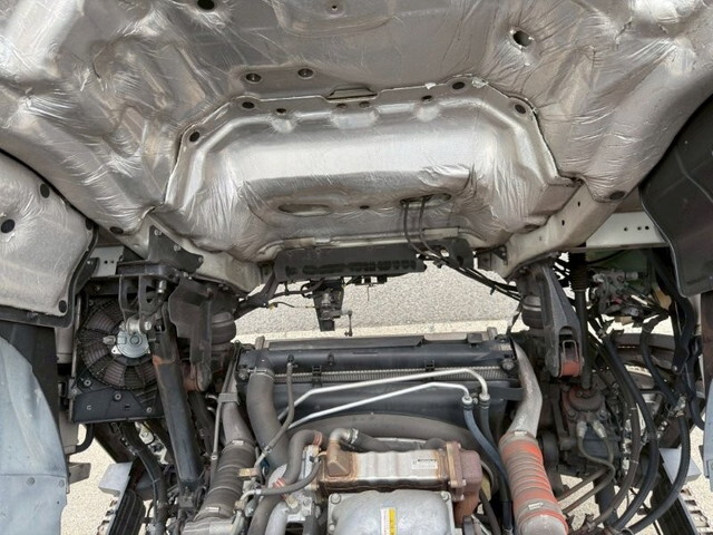 いすゞギガアルミウイング大型（10t）[写真25]