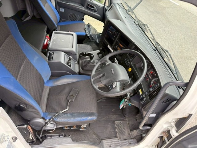 いすゞギガアルミウイング大型（10t）[写真27]