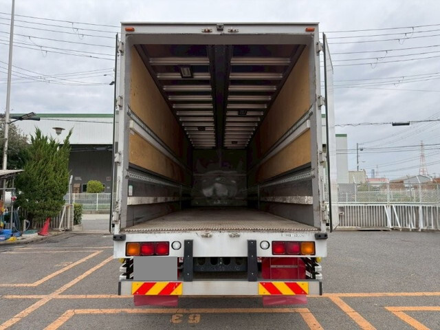 いすゞギガアルミウイング大型（10t）[写真09]