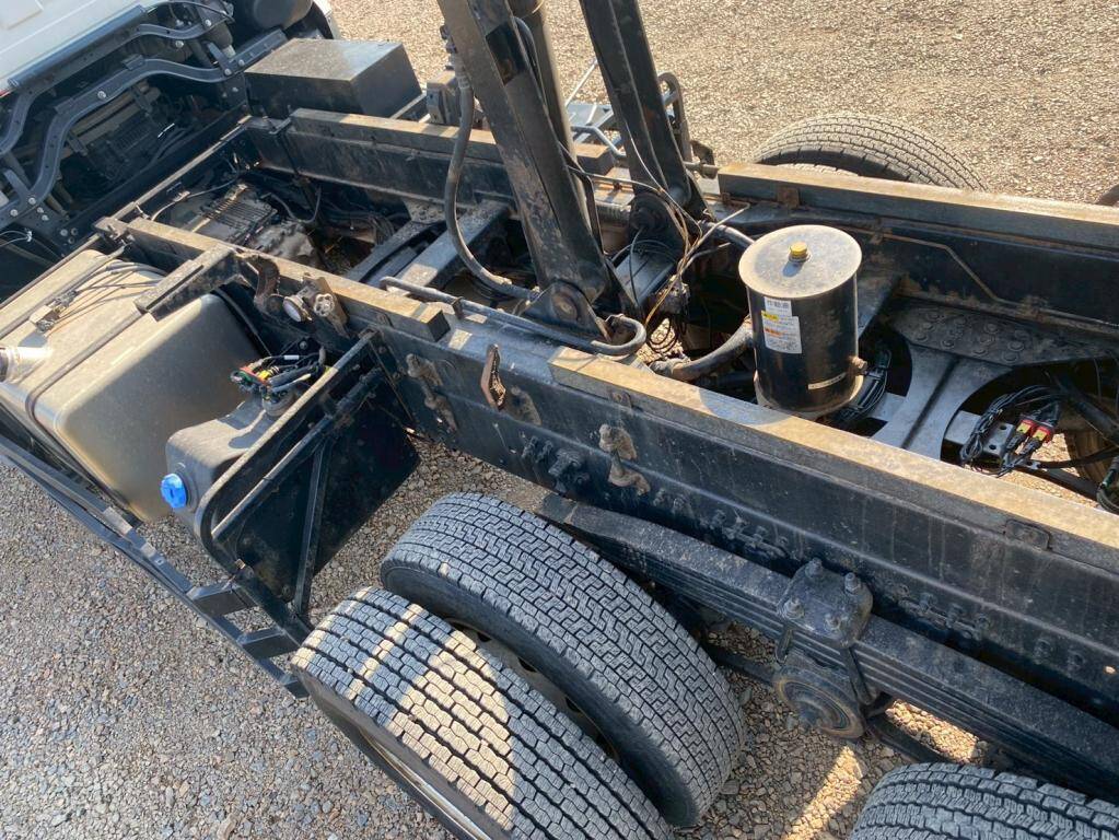 UDトラックスクオンダンプ大型（10t）[写真12]