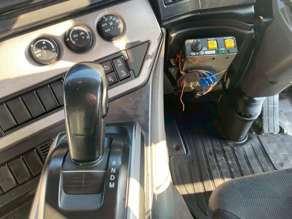 UDトラックスクオンダンプ大型（10t）[写真21]