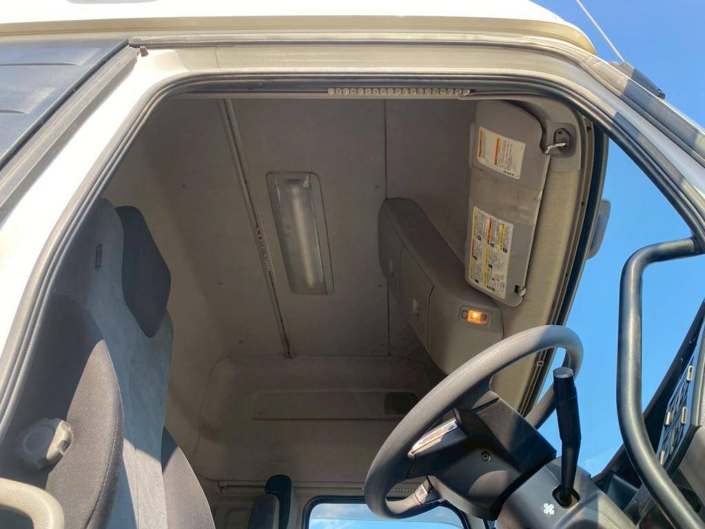 UDトラックスクオンダンプ大型（10t）[写真22]