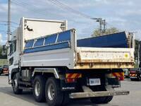 UDトラックスクオンダンプ大型（10t）[写真04]