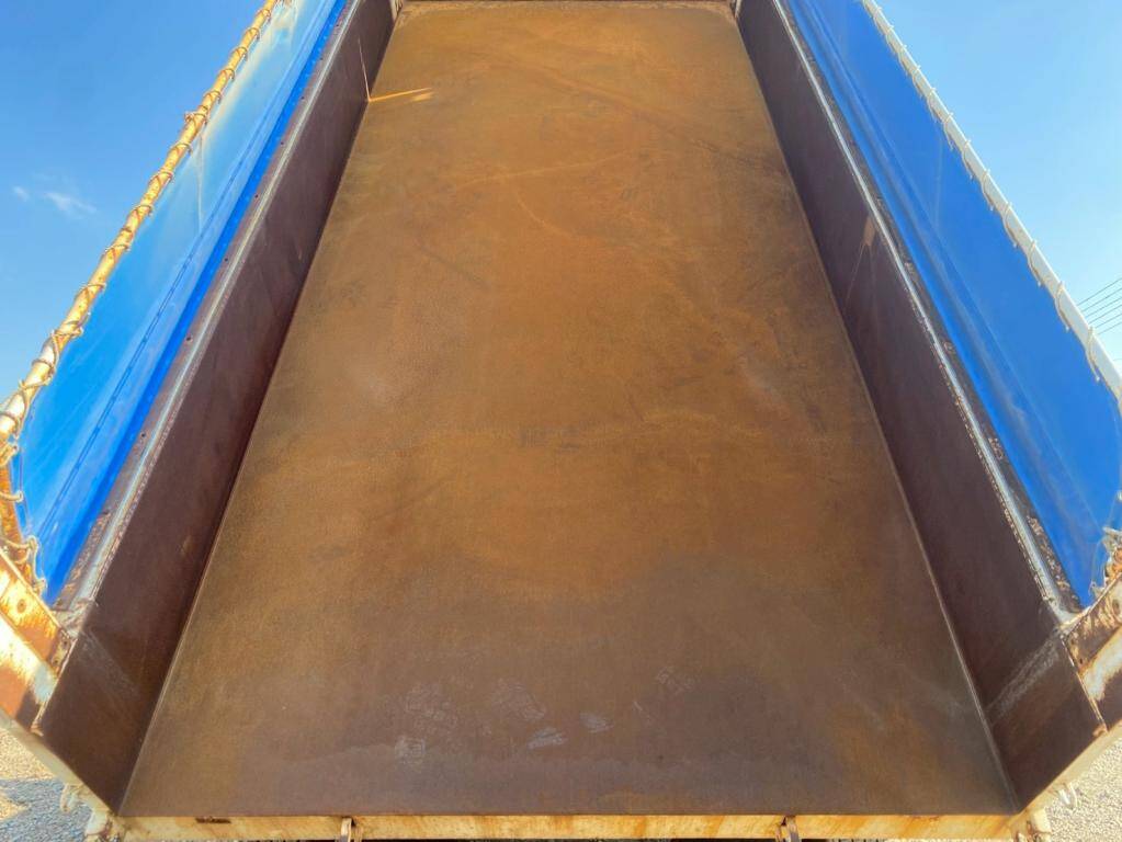 UDトラックスクオンダンプ大型（10t）[写真07]