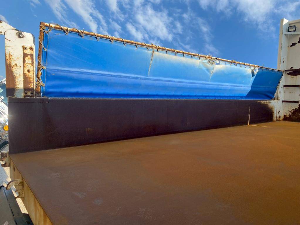 UDトラックスクオンダンプ大型（10t）[写真08]