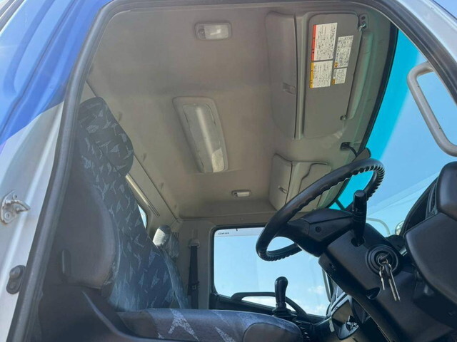 日野レンジャーコンテナ専用車増トン（6t・8t）[写真24]