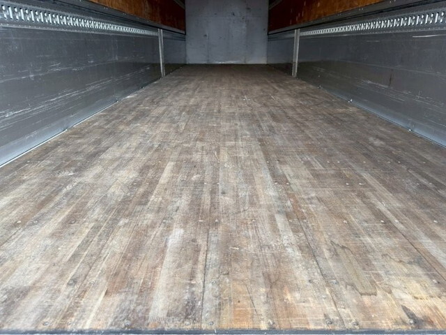 UDトラックスクオンアルミウイング大型（10t）[写真10]