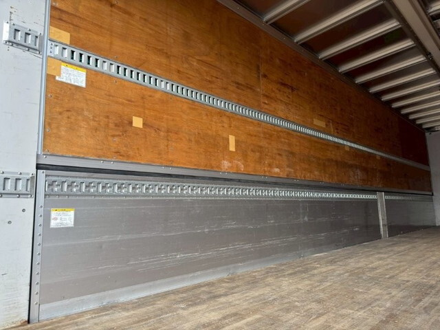 UDトラックスクオンアルミウイング大型（10t）[写真12]