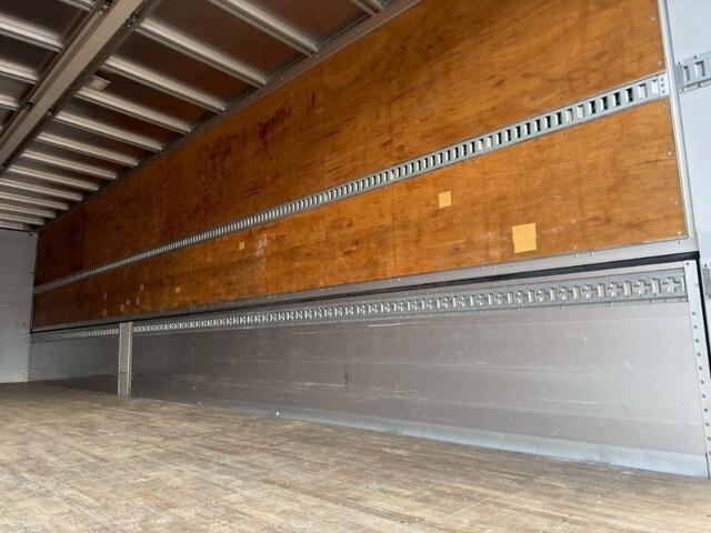 UDトラックスクオンアルミウイング大型（10t）[写真13]