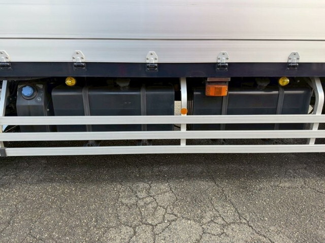 UDトラックスクオンアルミウイング大型（10t）[写真19]