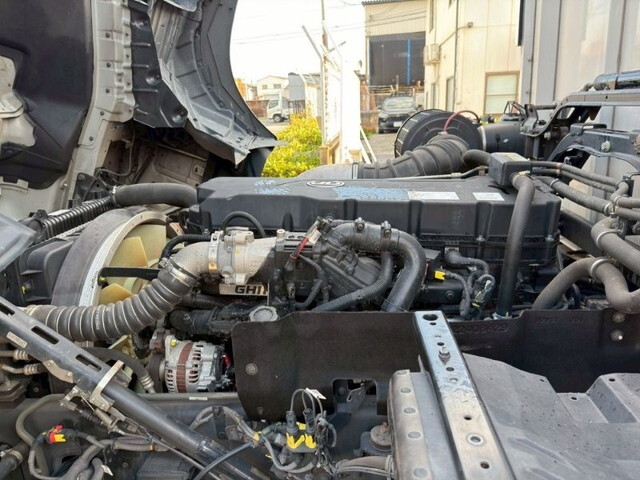 UDトラックスクオンアルミウイング大型（10t）[写真25]